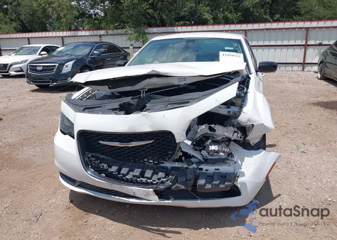 2018 Chrysler 300 Touring z USA, uszkodzony, nr VIN 2C3CCAAG4JH320610